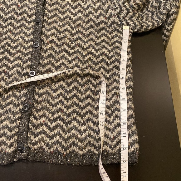 Paul Harris Design Button Down Sweater, Medium - Picture 5 of 6